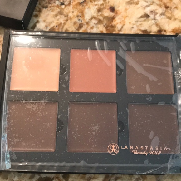 Anastasia Beverly Hills contour cream kit. Deep - Picture 5 of 6